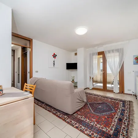 Guesthost - Cozy With Terrace - *