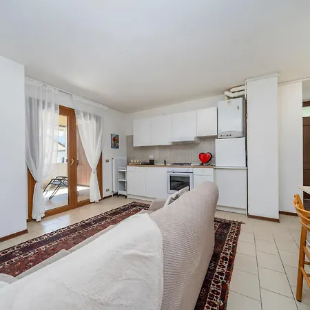 Guesthost - Cozy With Terrace -