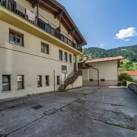 شقة Guesthost - Cozy With Terrace - تارفيسيو