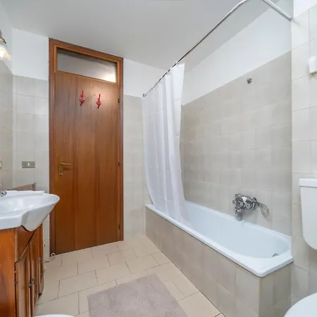 Apartamento Guesthost - Cozy With Terrace -
